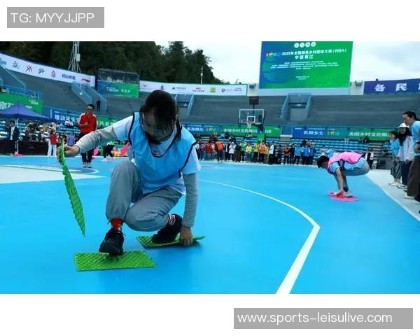 五大囧再添一笔大球后退鞋子掉落摔倒瞬间引发笑声 五大囧再添一笔大球后退鞋子掉落摔倒瞬间引发笑声