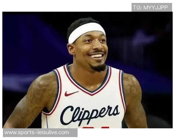 卢指导赞比尔对抗训练表现出色移动能力令人印象深刻 卢指导赞比尔对抗训练表现出色移动能力令人印象深刻