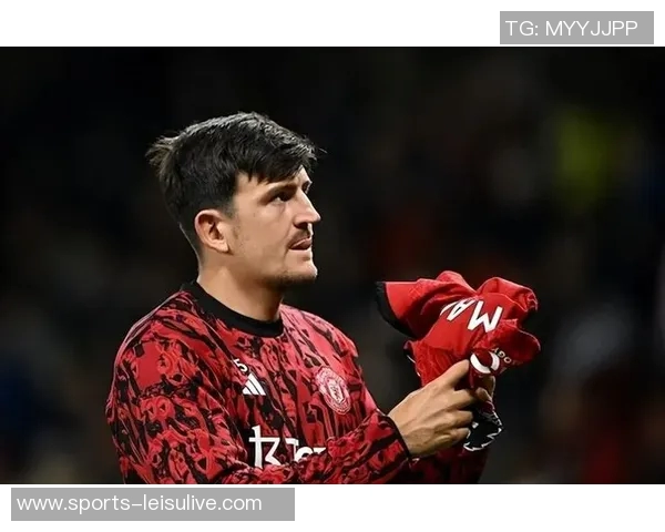 吉滕斯表现不佳引发热议5600万转会费6场比赛颗粒无收 吉滕斯表现不佳引发热议5600万转会费6场比赛颗粒无收