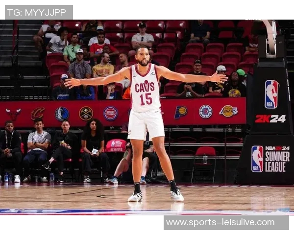 攻防兼备莫布里全场表现出色砍下23分5板3助1断2帽三分球命中率高达60 攻防兼备莫布里全场表现出色砍下23分5板3助1断2帽三分球命中率高达60