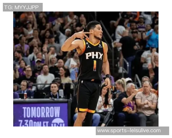 布克上半场表现平平难以支撑球队14投6中仅得17分三分球全失 布克上半场表现平平难以支撑球队14投6中仅得17分三分球全失