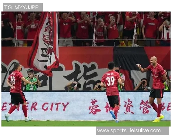 亚足联对蓉城处以3000美元罚款因球迷向蔚山球员投掷水瓶事件