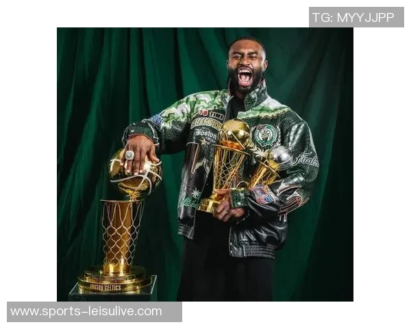 杰伦布朗弧顶三分精准回应个人得分已突破30分展现强大实力