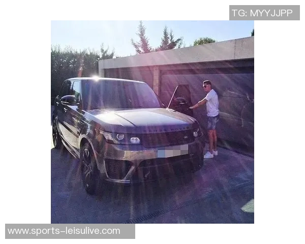 C罗豪车大揭秘布加迪领衔总价值超千万英镑 C罗豪车大揭秘布加迪领衔总价值超千万英镑