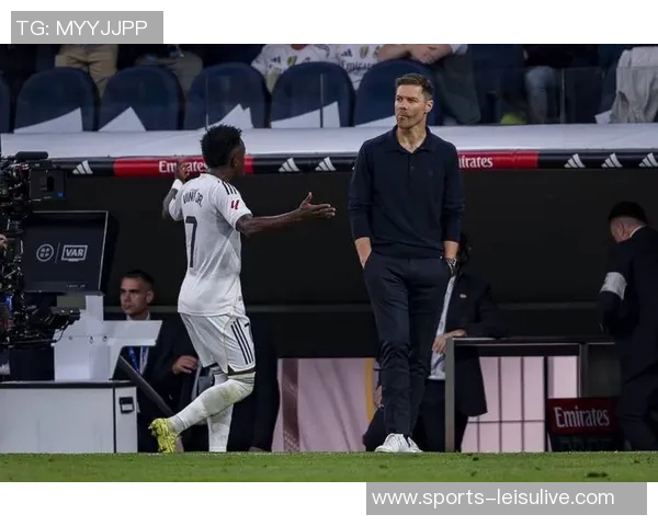 赫伊森因小腿伤缺席国家队训练皇马仍期待他能及时复出迎战国家德比 赫伊森因小腿伤缺席国家队训练皇马仍期待他能及时复出迎战国家德比