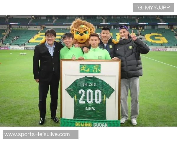 池忠国荣膺国安出战200场纪念李明亲自颁发特别球衣致敬球员贡献